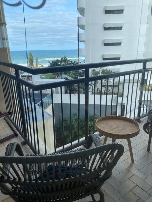 Fabulous Sea Views In The Heart Of Surfers Apartment Gold Coast Bagian luar foto