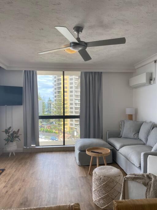 Fabulous Sea Views In The Heart Of Surfers Apartment Gold Coast Bagian luar foto