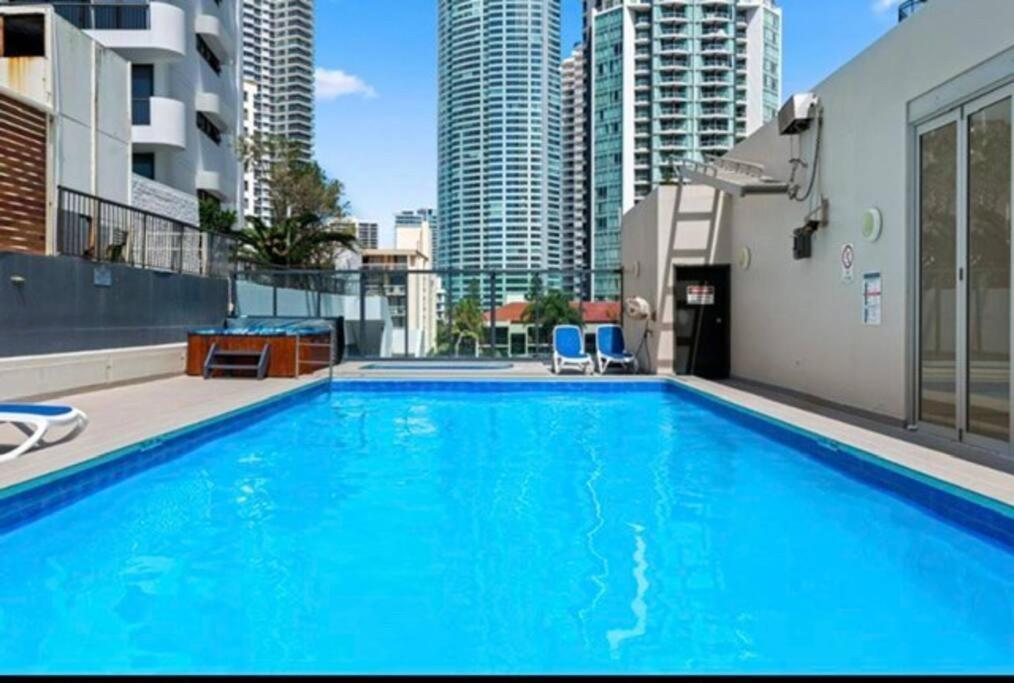 Fabulous Sea Views In The Heart Of Surfers Apartment Gold Coast Bagian luar foto