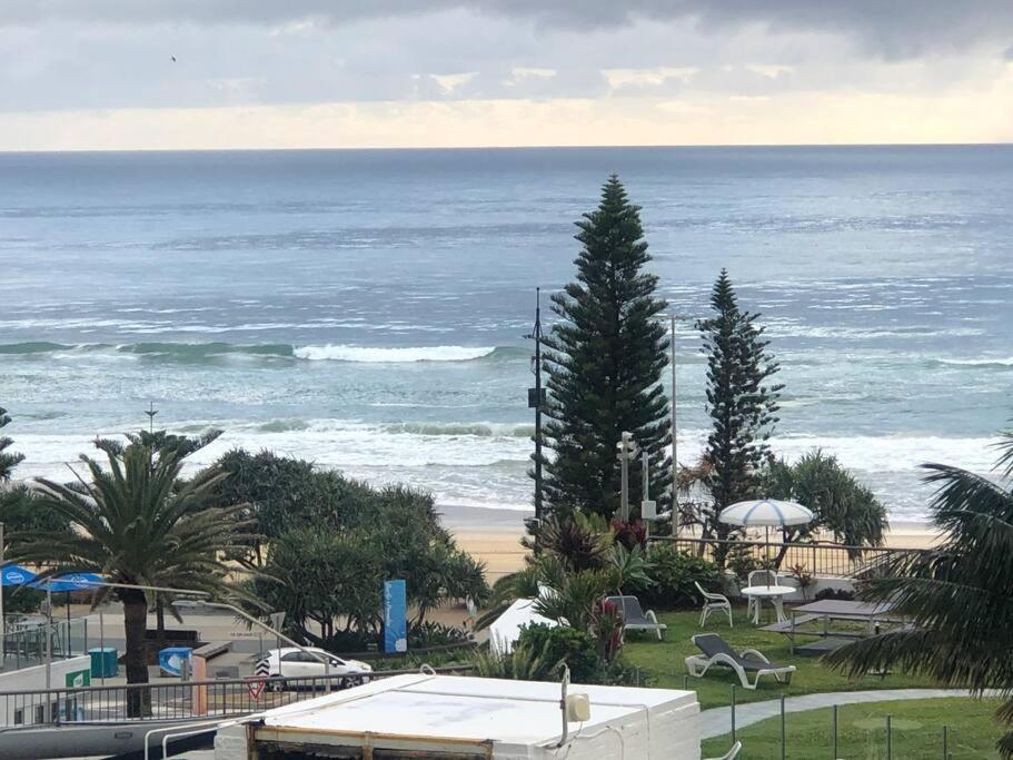 Fabulous Sea Views In The Heart Of Surfers Apartment Gold Coast Bagian luar foto